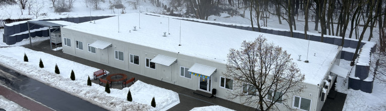 Медичні центри зі швидкозбірних конструкцій